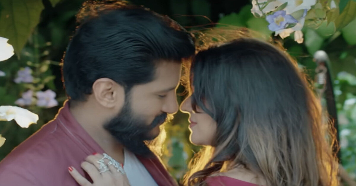 kaadhal en kaviye lyrics in